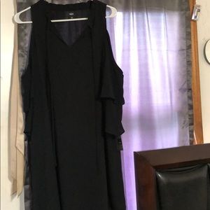 Beautiful Flowy Black mid length dress